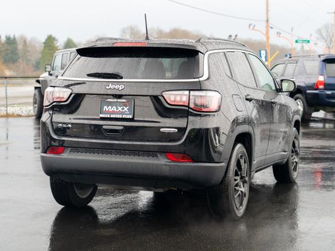Used 2022 Jeep Compass Latitude AWD/4WD image 9