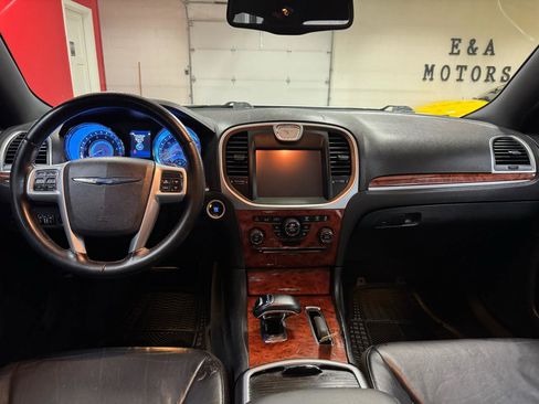 Used 2014 Chrysler 300 RWD image 43