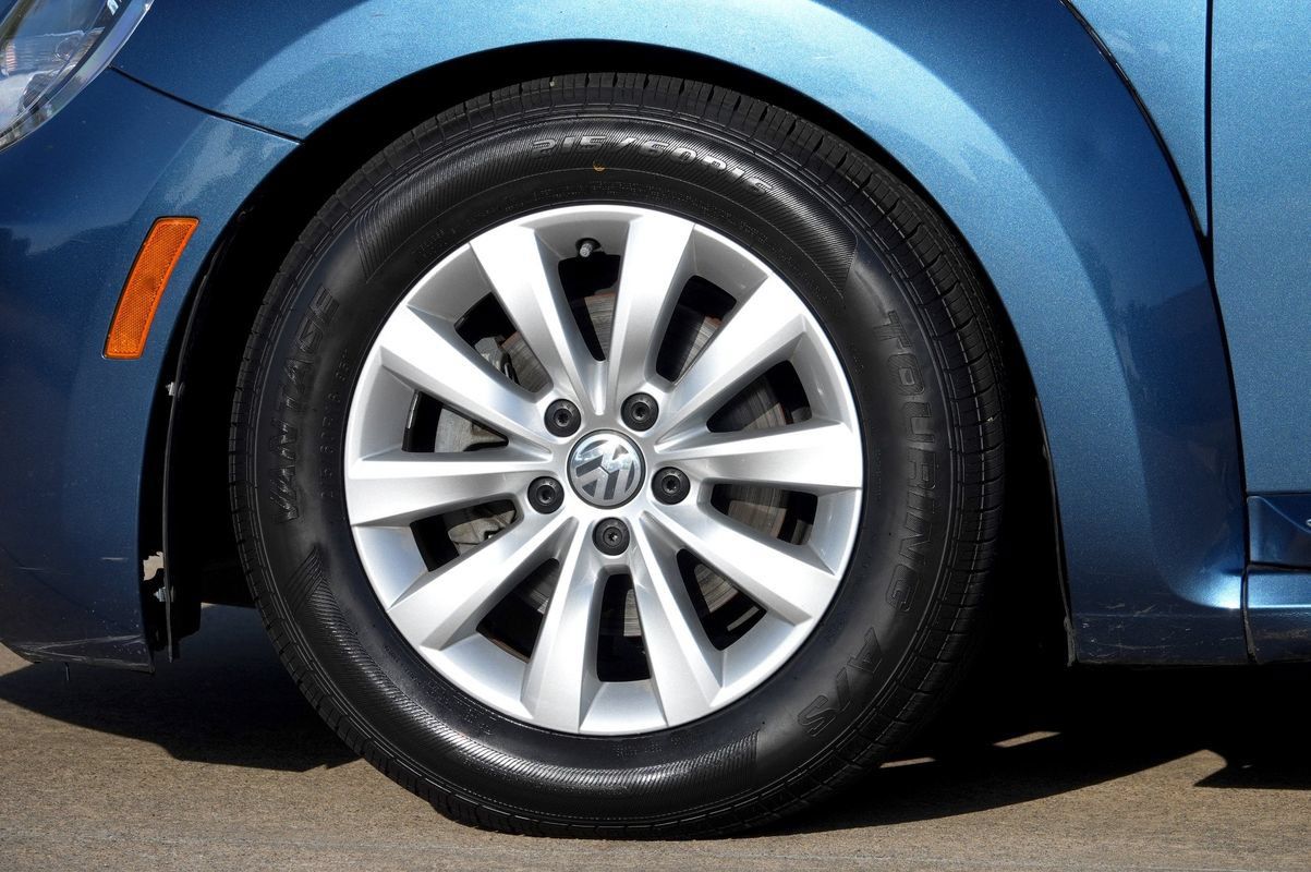 Used 2019 Volkswagen Beetle 2.0T S FWD image 26