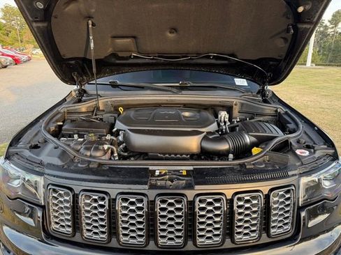 Used 2021 Jeep Grand Cherokee Laredo X image 32