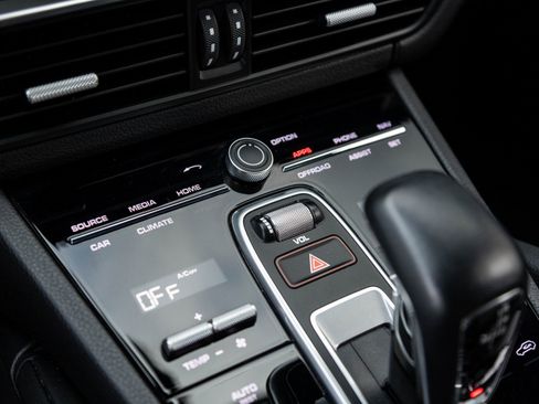 Certified 2021 Porsche Cayenne image 25