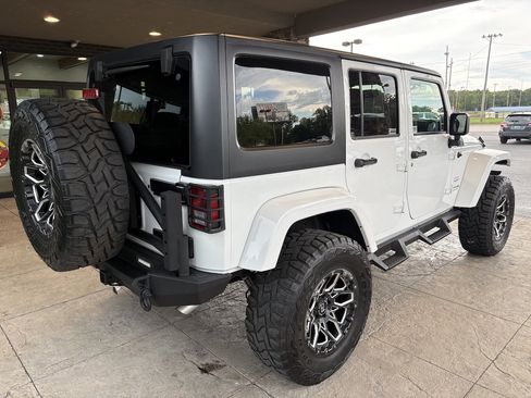 Used 2018 Jeep Wrangler Unlimited Sahara w/ Connectivity Group AWD/4WD image 6