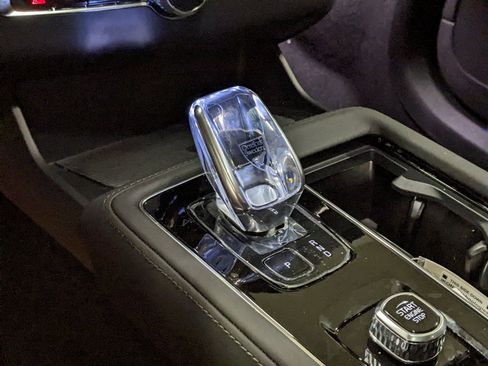 New 2025 Volvo XC90 T8 Plus w/ Protection Package Premier image 19