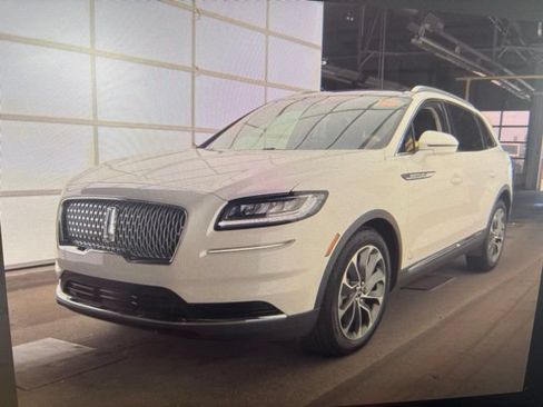 Used 2022 Lincoln Nautilus Reserve AWD/4WD image 17