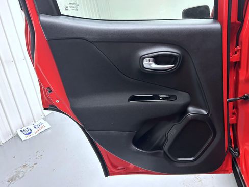 Used 2021 Jeep Renegade Latitude image 20