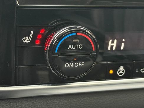 Used 2025 Nissan Rogue Platinum image 37