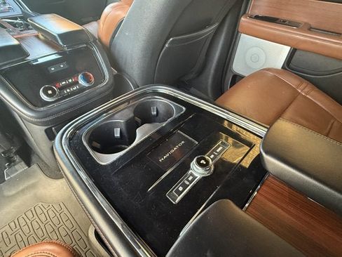 Used 2020 Lincoln Navigator Reserve w/ Luxury Package image 18