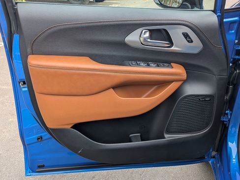 New 2026 Chrysler Pacifica Pinnacle FWD image 20