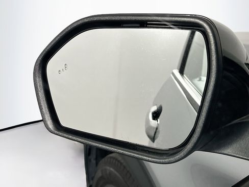 Used 2022 Ford Explorer XLT w/ Equipment Group 202A image 16