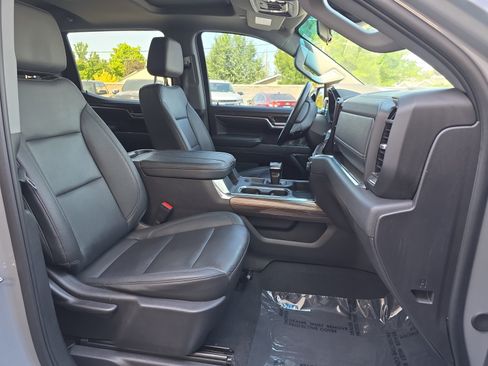 Used 2024 Chevrolet Silverado 1500 LT Trail Boss w/ LT Trail Boss Premium Package AWD/4WD image 29