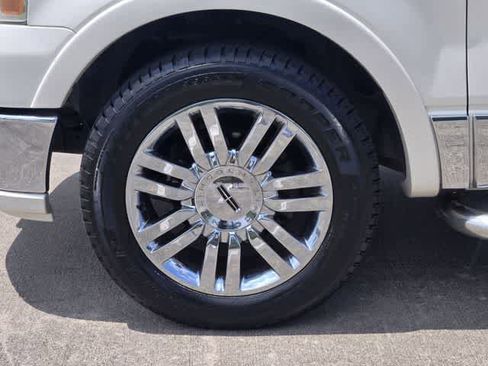 Used 2008 Lincoln Mark LT 2WD image 8
