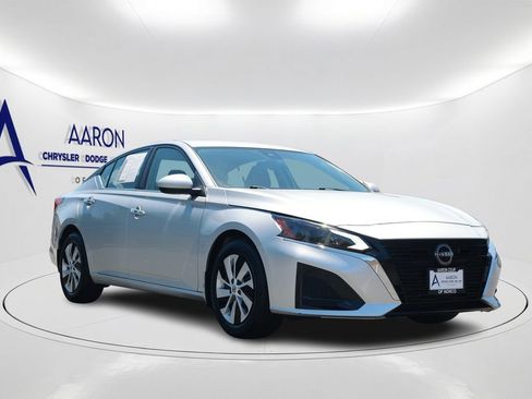 Used 2023 Nissan Altima 2.5 S FWD image 3