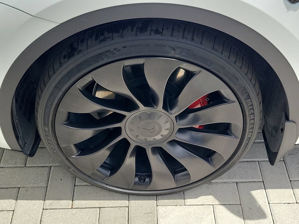 Used 2022 Tesla Model Y Performance AWD/4WD image 9