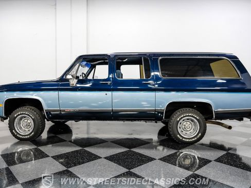 Used 1990 GMC Suburban SLE 4x4 image 2