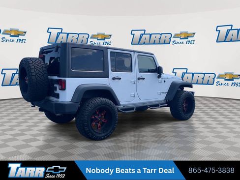 Used 2018 Jeep Wrangler Unlimited Rubicon w/ Connectivity Group AWD/4WD image 9