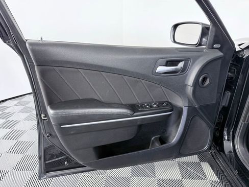 Used 2023 Dodge Charger R/T w/ Technology Group image 9