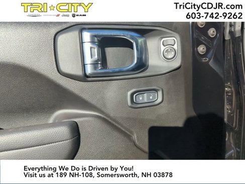 New 2025 Jeep Gladiator Sport image 14