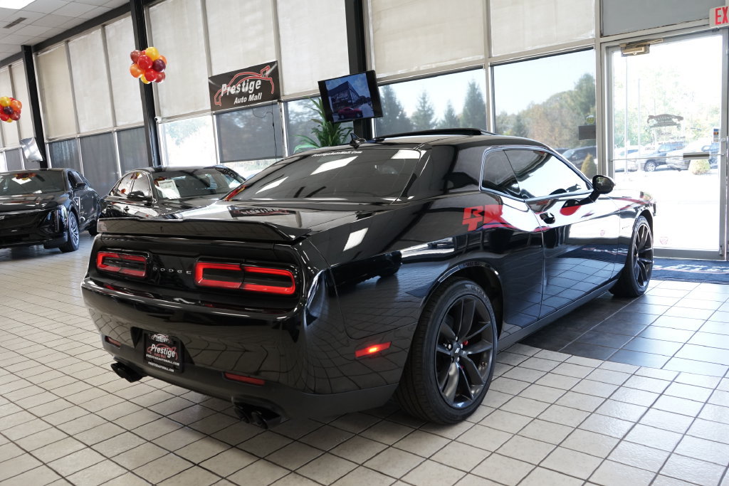 Used 2022 Dodge Challenger R/T w/ Performance Handling Group RWD image 18