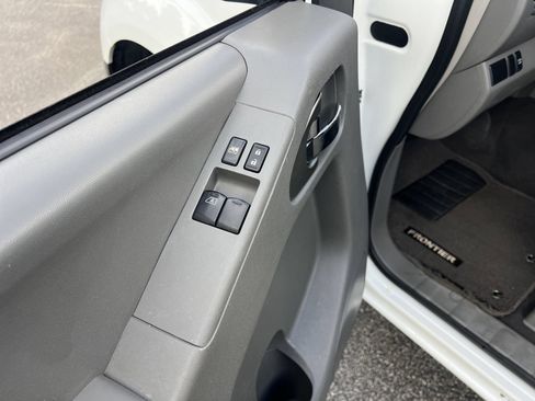Used 2020 Nissan Frontier S RWD image 14