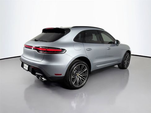 Certified 2026 Porsche Macan AWD/4WD image 7