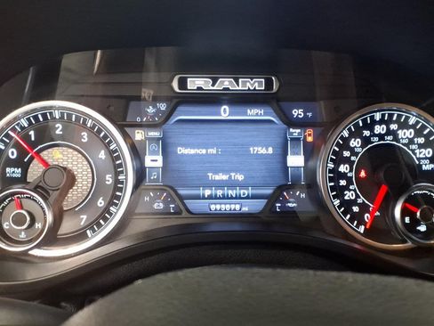 Used 2019 RAM 1500 4x4 Crew Cab Classic Big Horn image 11