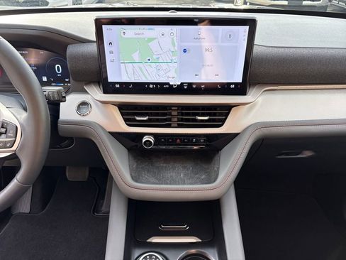 Used 2025 Ford Explorer Active image 23