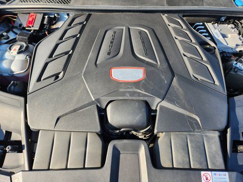 Used 2023 Porsche Cayenne Turbo image 9