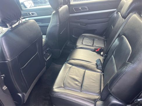 Used 2017 Ford Explorer XLT w/ Equipment Group 202A AWD/4WD image 11
