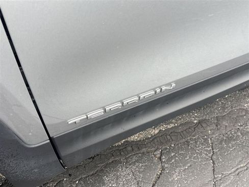 Used 2024 GMC Terrain SLE w/ Driver Convenience Package FWD image 29