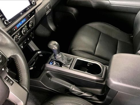 Used 2022 Toyota Tacoma TRD Off-Road w/ TRD Premium Off Road Package image 17