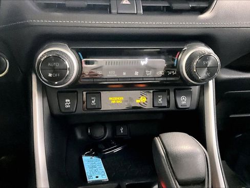 Used 2021 Toyota RAV4 XLE w/ Convenience Package AWD/4WD image 15