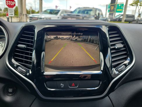 Used 2019 Jeep Cherokee Limited FWD image 10