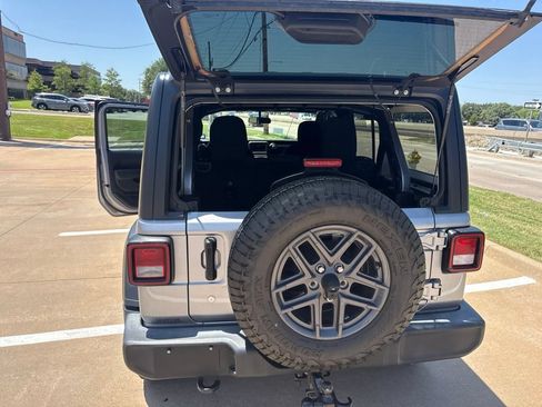 Used 2019 Jeep Wrangler Unlimited Sport AWD/4WD image 13