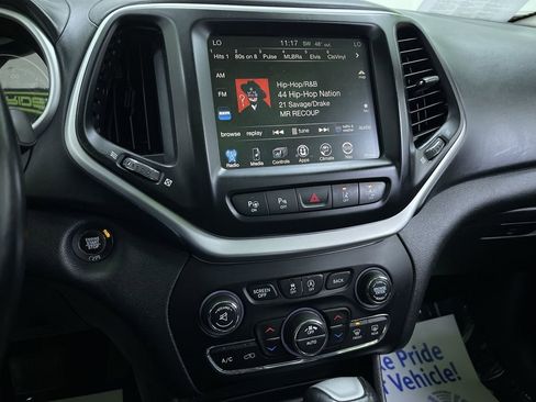 Used 2017 Jeep Cherokee Overland w/ Technology Group image 22