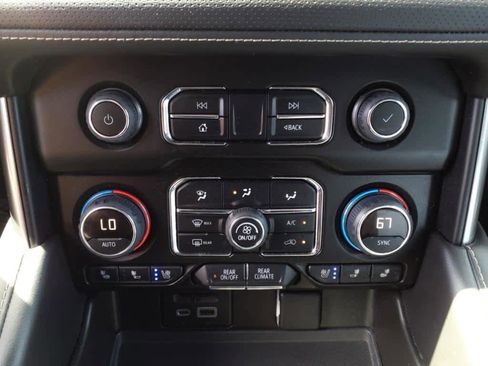 Used 2021 Chevrolet Tahoe Premier AWD/4WD image 16