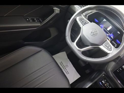 Used 2023 Volkswagen Tiguan SE w/ Panoramic Sunroof Package image 15