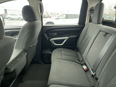 Used 2017 Nissan Titan SV image 9