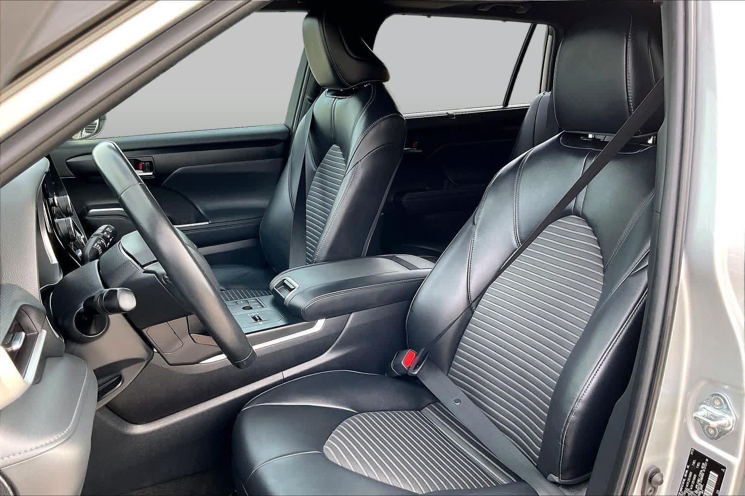 Used 2023 Toyota Highlander XSE FWD image 8