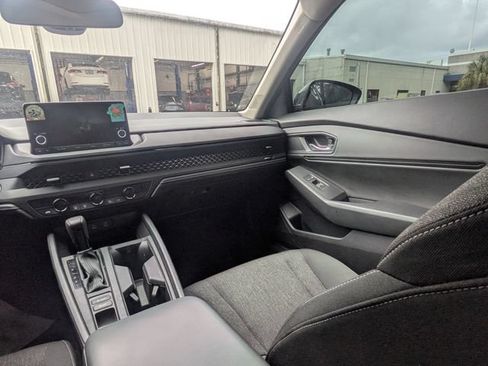 Used 2023 Honda Accord EX image 14