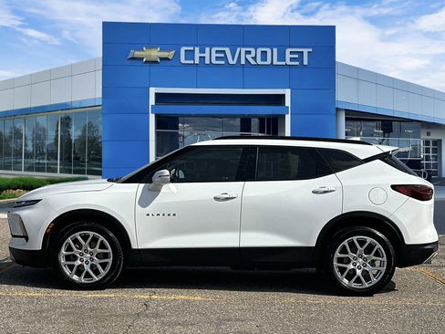 Used 2023 Chevrolet Blazer LT AWD/4WD image 2