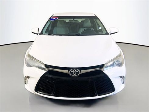 Used 2017 Toyota Camry SE image 2