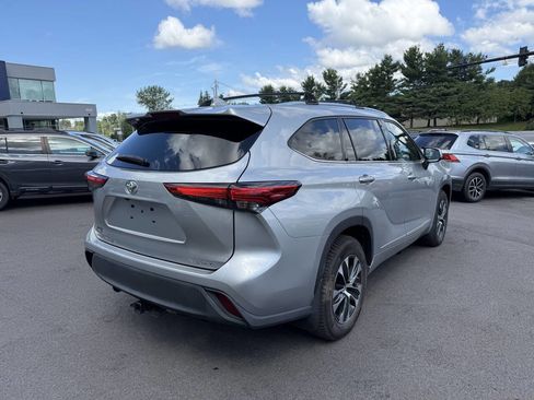 Used 2020 Toyota Highlander XLE image 6