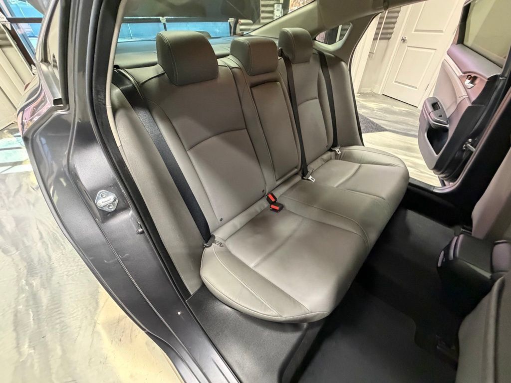 Used 2018 Honda Civic Touring image 5