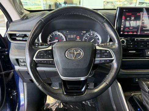 Used 2022 Toyota Highlander Platinum AWD/4WD image 25