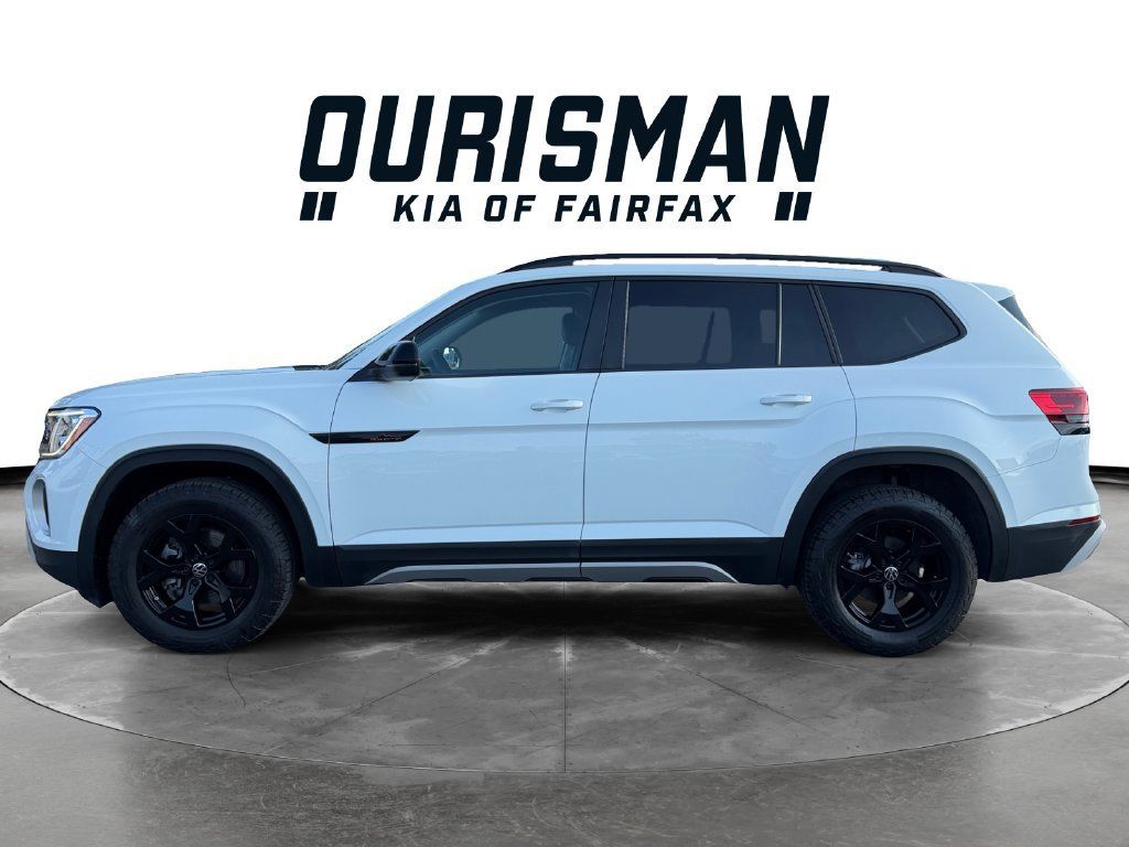 Used 2025 Volkswagen Atlas Peak Edition SE AWD/4WD image 3