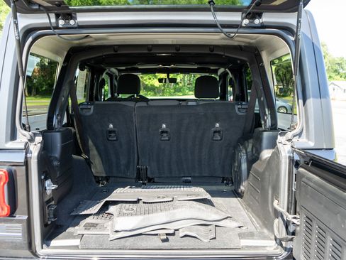 Used 2019 Jeep Wrangler Unlimited Sahara AWD/4WD image 9