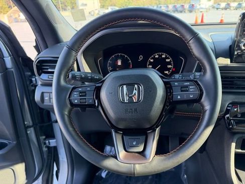Certified 2025 Honda Pilot TrailSport image 18