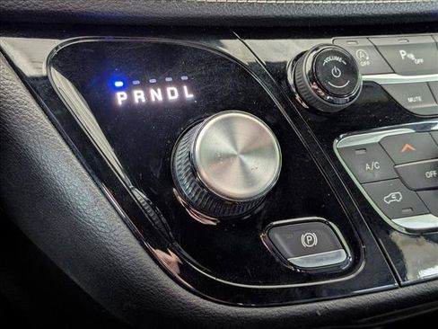 Used 2021 Chrysler Pacifica Touring-L w/ S Appearance Package FWD image 12