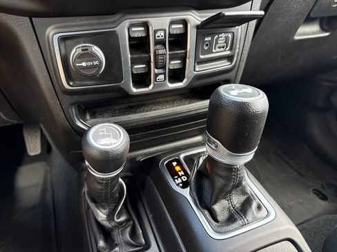 Used 2023 Jeep Wrangler Unlimited Sport AWD/4WD image 8
