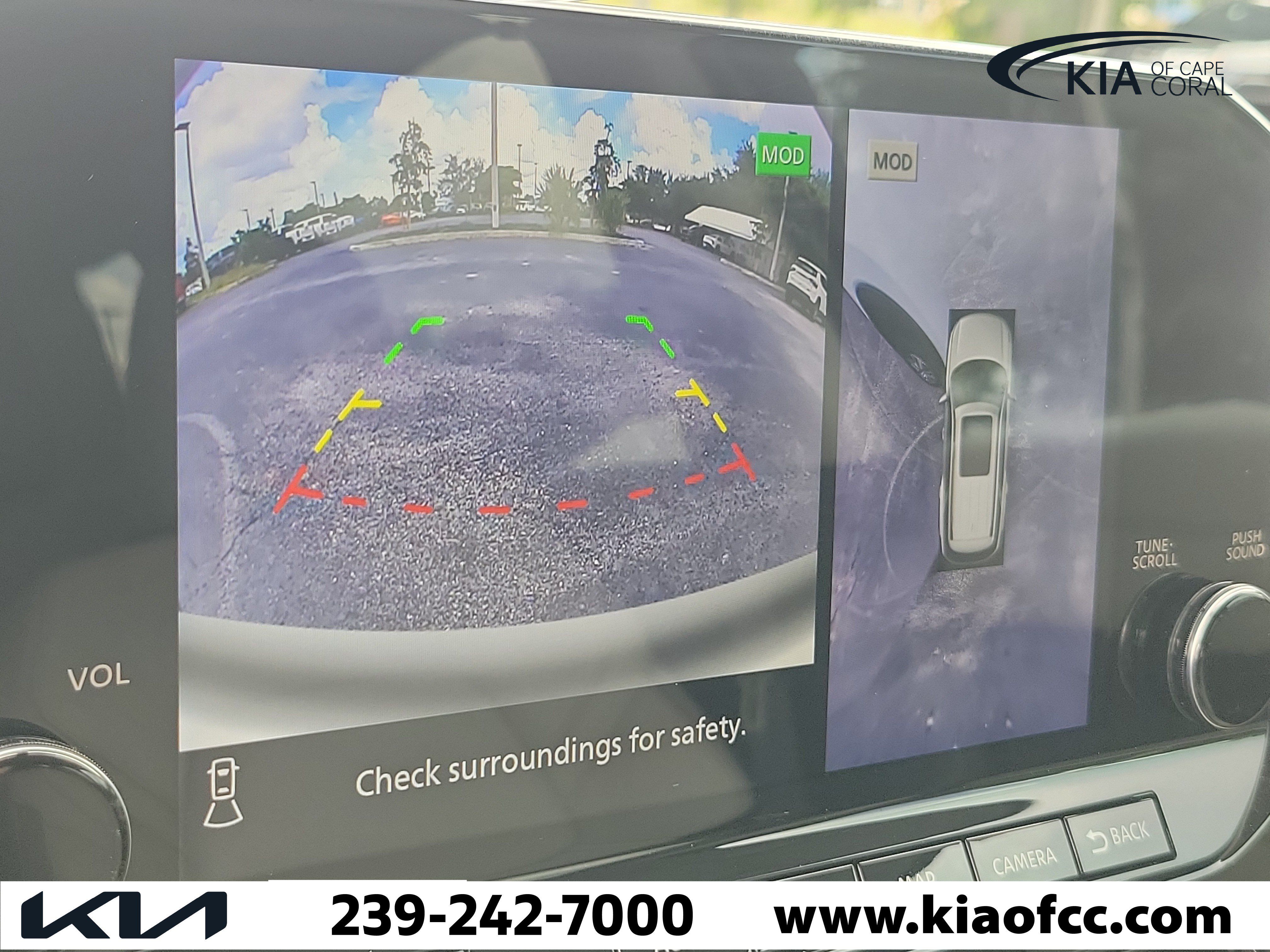 Used 2025 Nissan Pathfinder SL w/ Black Appearance Package FWD image 30